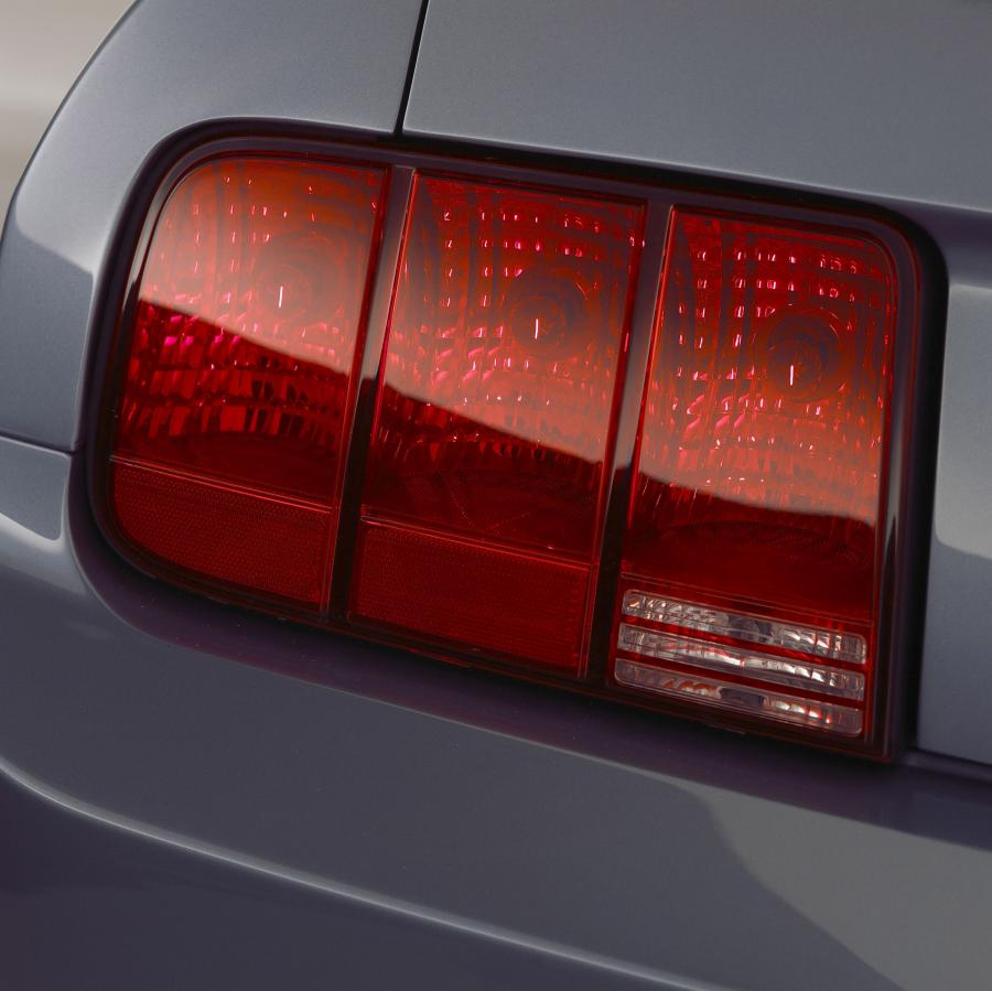  Ford Mustang 2005 года  (фото 25 из 26)